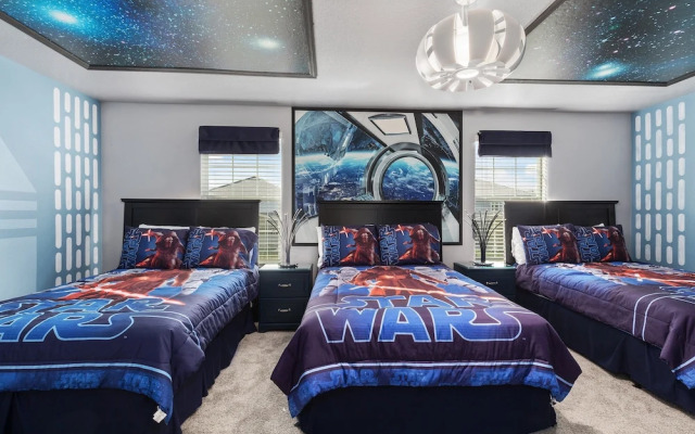 Luxe Champion's Gate Home w/ Pool, Spa, Gameroom