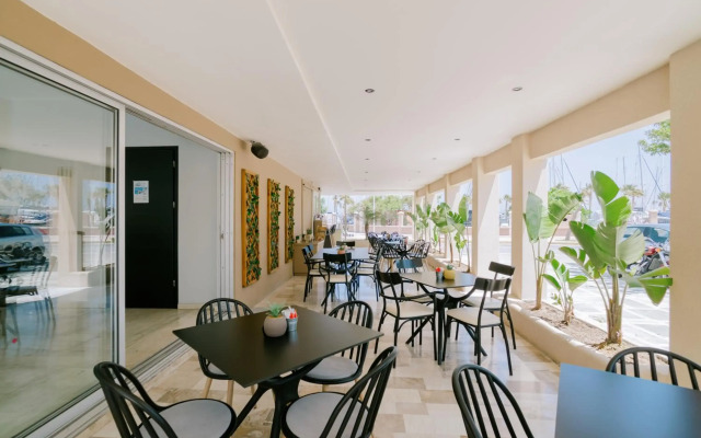 Zephyros Hotel