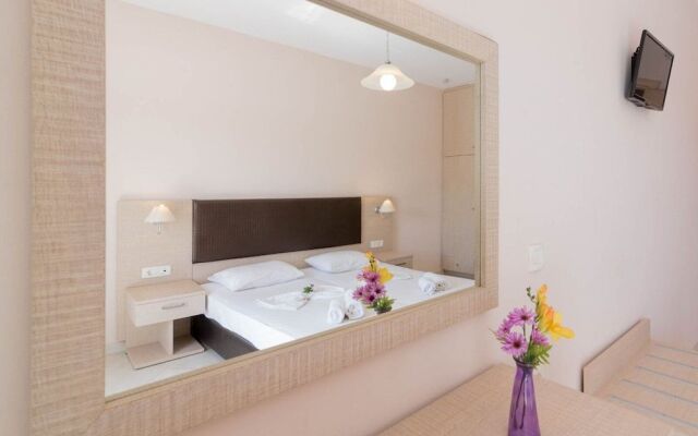 Yakinthos Hotel