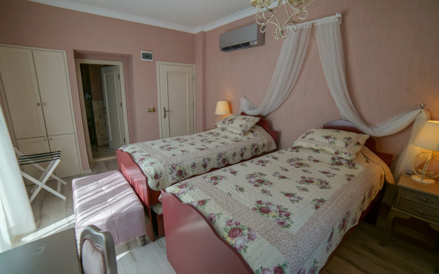 Karamela Otel