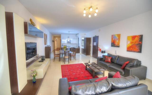 Large 3 bedrooms steps away from Balluta Bay BCAM2-1