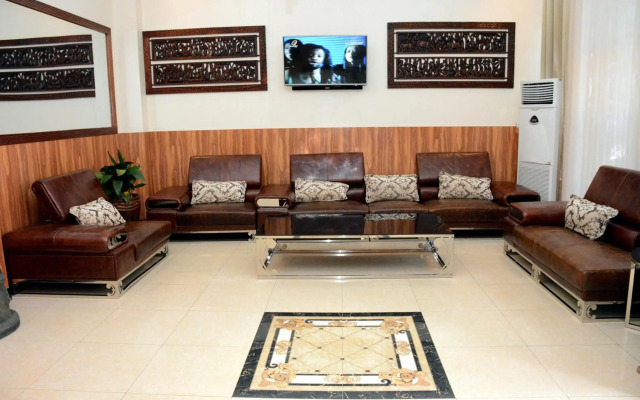 La Posh Hotel