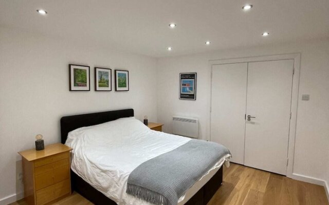 Stunning 3BD Maisonette W/balcony - Old Street!