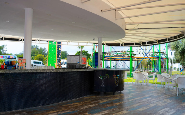 Club Aqua Plaza