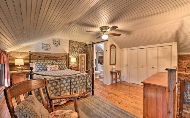 Cabin Near Boone w/ Hot Tub & Mountain Views