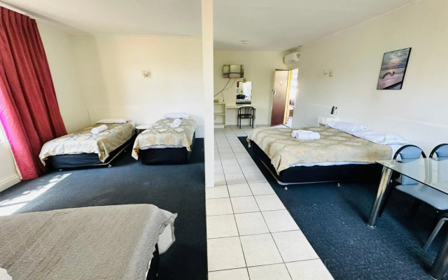 Jacksons Motor Inn