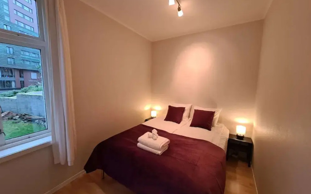 Beautiful 2-bedroom In City Center, With Balcony and Free Parking