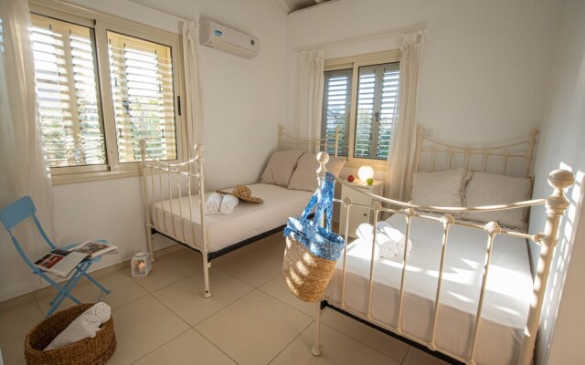 Artisan No 6 First Line Seafront villa