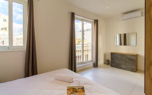 Central  1bdr Apt 50 mts by the Sea Gzira