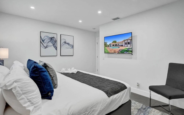 6BR Oasis with Heated Pool & Gameroom