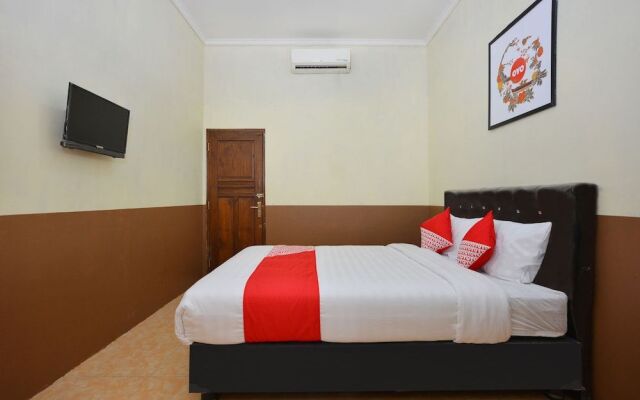 OYO 810 Idola Residence