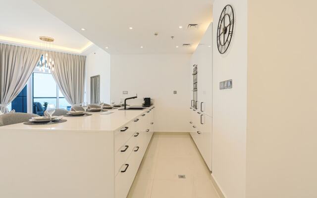 HiGuests - The Marina Torch