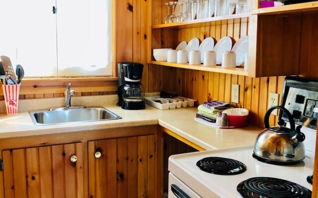 Green Gables Bungalow Court