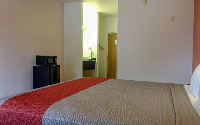 Motel 6 Woodway, TX