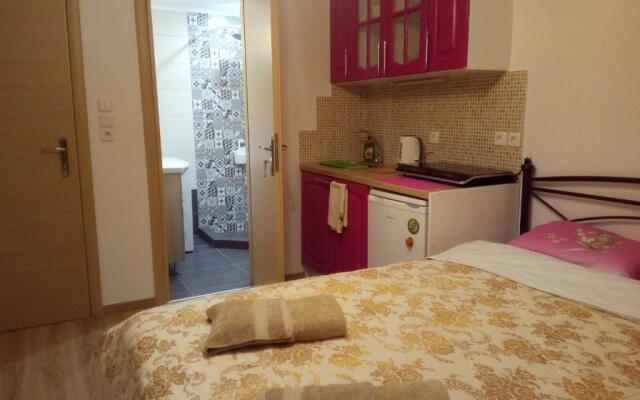 Comfortable inexpensive apartmets near metro