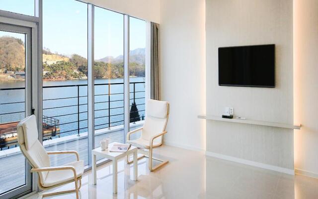 Gapyeong White Cube 24 Spa Pension