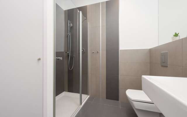 Spacious Studio & Parking by Renters