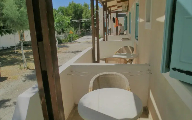 Santorini Camping/Rooms