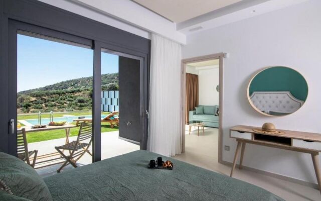 Deluxe Villa Manolis