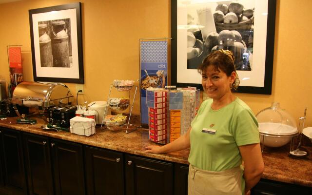 Hampton Inn Long Island / Commack