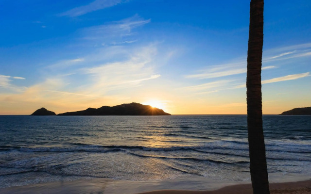 Courtyard By Marriott Mazatlan Beach Resort
