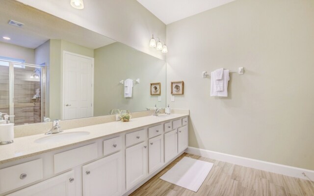 Solterra - 7004 Oak Wood Street