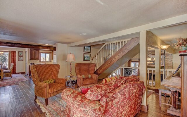 High Point Chateau 4 Bedroom Home by RedAwning