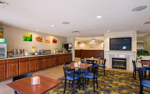 Comfort Suites Bridgeport - Clarksburg