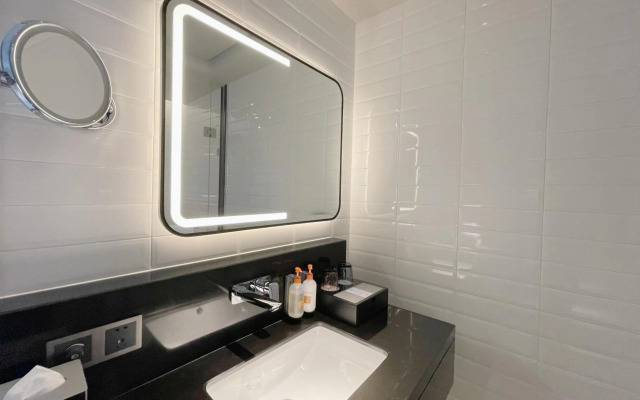 Crowne Plaza Shenzhen World Exhibition and Convention Center by IHG