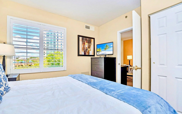 Condo Close to Universal Studios - Pool, Hot Tub!