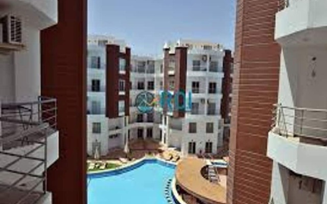 Cozy Pool Level 1-bed Apartment