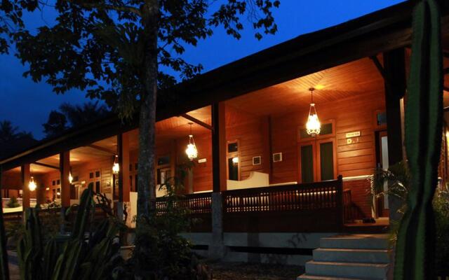 Green Tropical Village Hotel & Resort