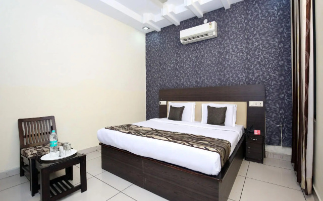 OYO 11844 Silver Star