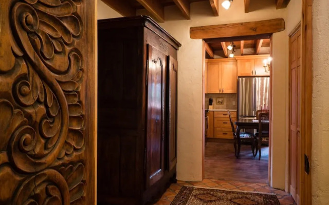 Desert Breeze - Delightful Railyard Adobe, Walk to The Plaza