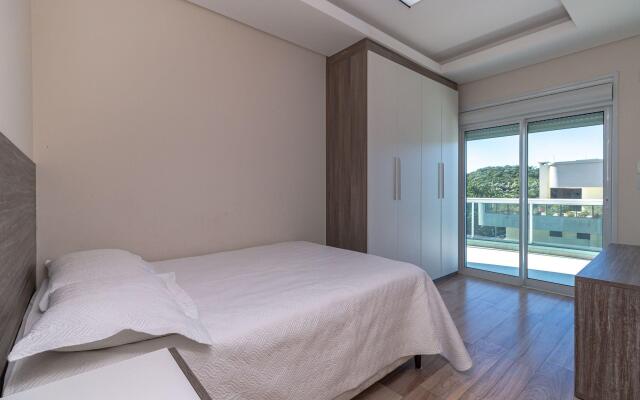 Aluguel Cobertura 4 suítes Vista Mar Jacuzzi Bombas SC