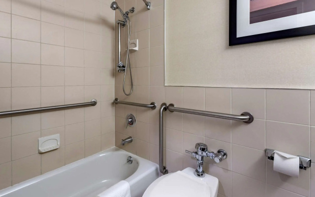 Comfort Inn Syosset - Long Island