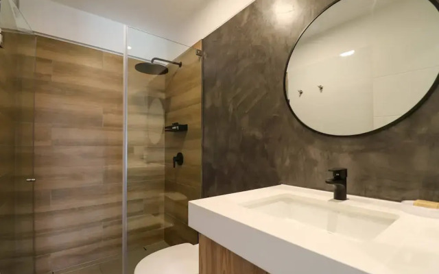 w Elegant 2BR With Balcony in San Isidro