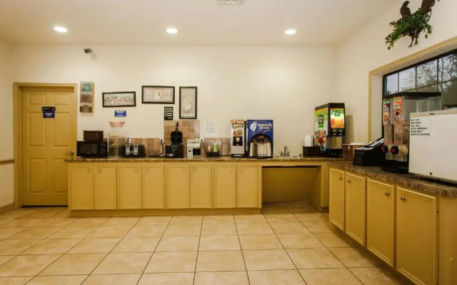 Scottish Inn & Suites