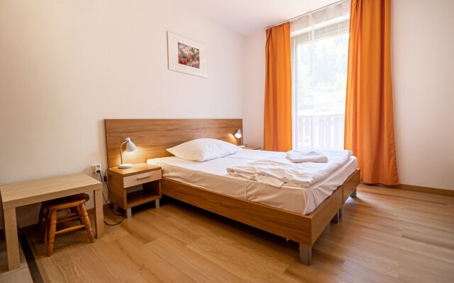 Fatrapark 2 Apartments & Restaurant