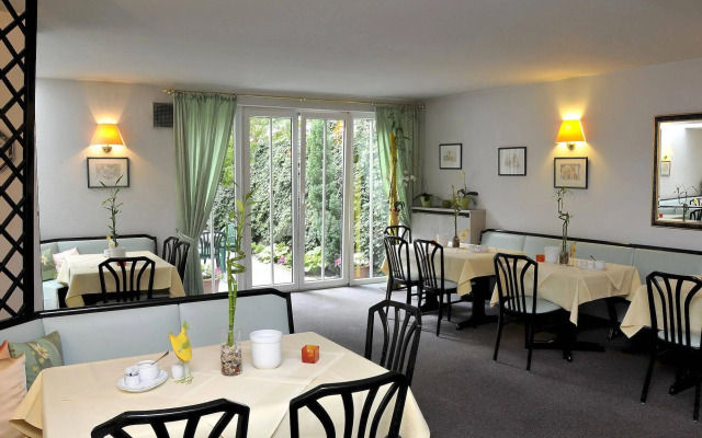 Garden Hotel