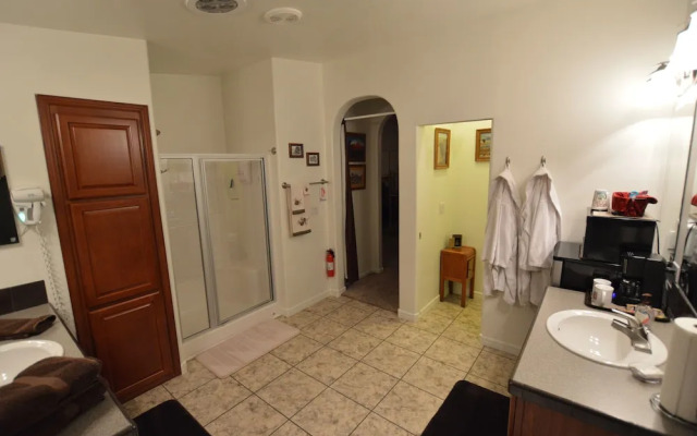 The Bear's Den B&B