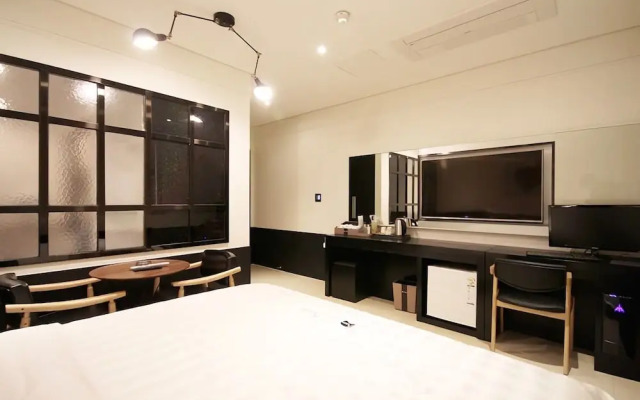 HOTEL Able