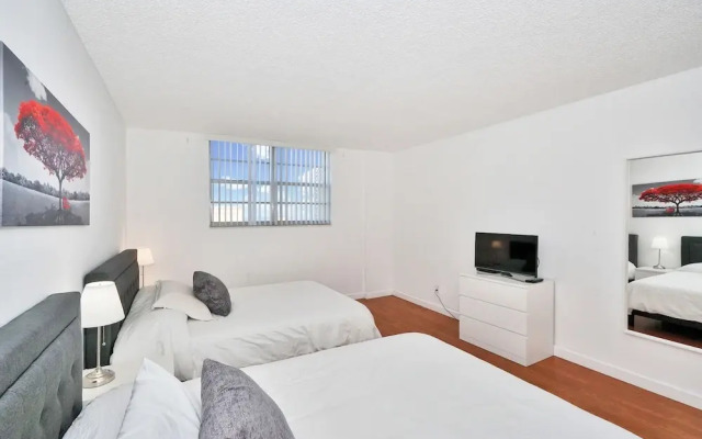 Destination Stays-Ocean View Condo Miami
