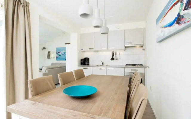 Restyled Holiday Home with Fireplace near Beach