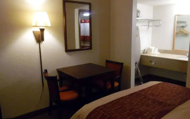 Red Roof Inn & Suites Oklahoma City Southwest