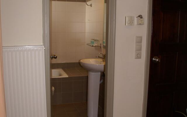 Yria Hotel