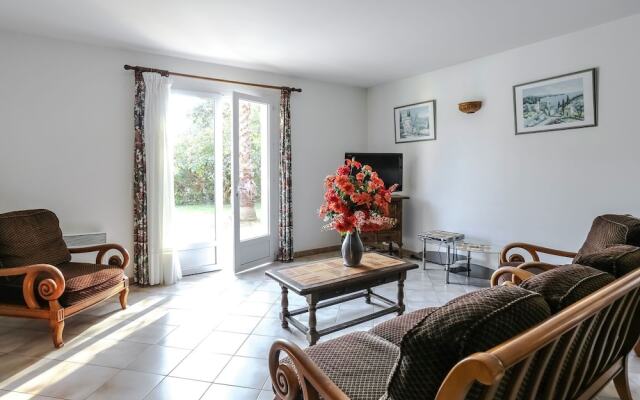 Provencal Holiday Home in Bormes-les-Mimosas with Pool