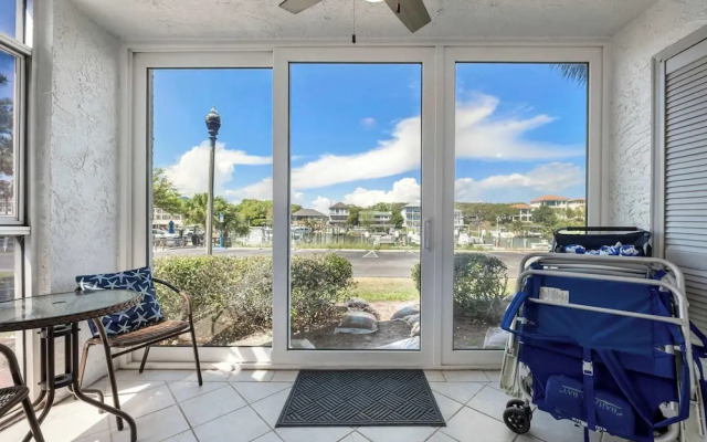 The Condor - Stay for 6