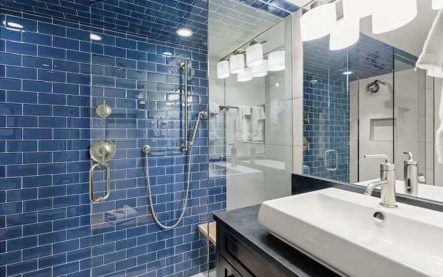 Fifth Avenue Condominiums by Frias