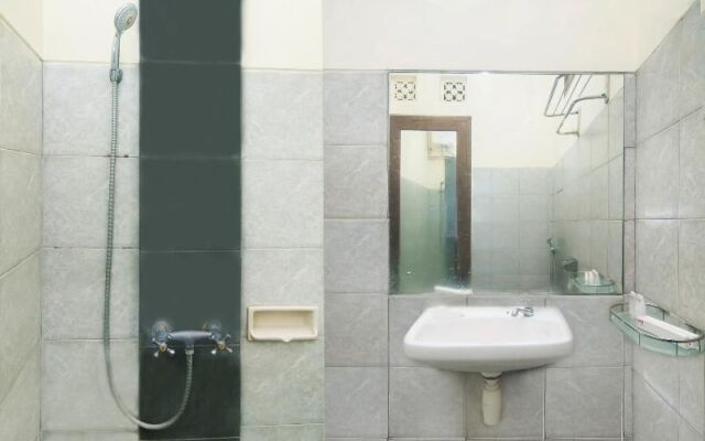 OYO 326 Ndalem Padma Asri Guest House
